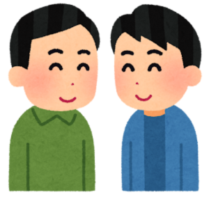 笑顔で話す男性たちのいらすと。ミスを責めず働きやすい状況を表現。